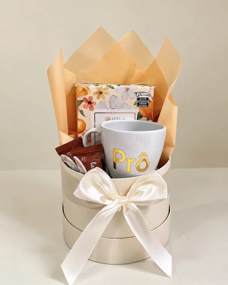 Mimo com caneca personalizada para professora